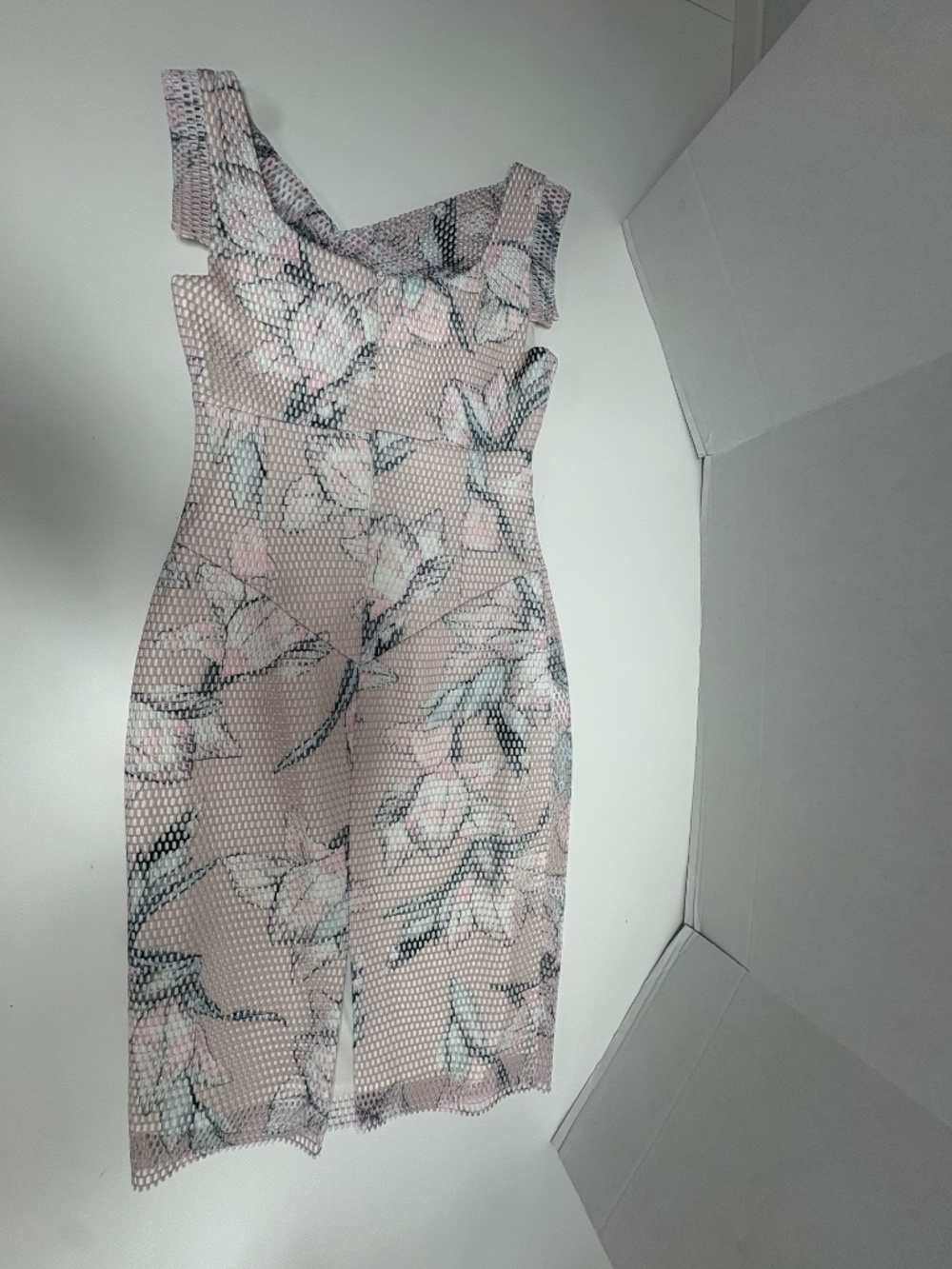 Black Halo Jackie O Floral Dress - Size 6. - Picture 11 of 16